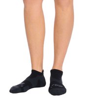 2xu-vectr-lightcushion-no-show-short-socks